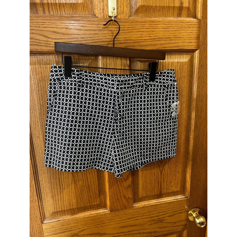 NEW JNY Shorts Women's Black and White Geometric Print Casual Vacation Size 8